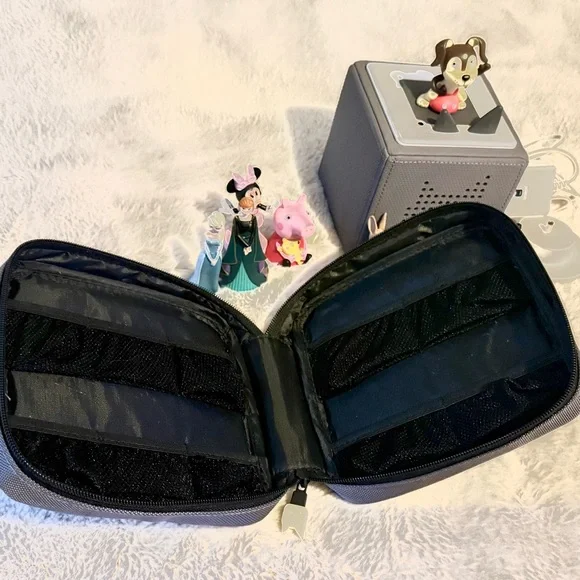 Toniebox Starter Set in Grey with Case and 6 Additional Tonies -Like New $225 - Picture 6 of 6